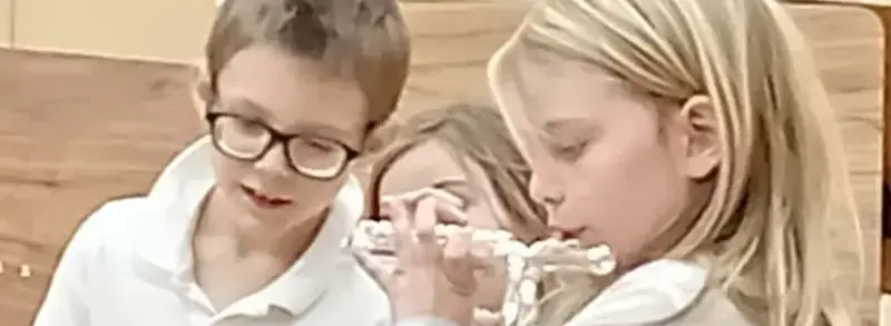 Kinder mit Ihrem Instrumenten